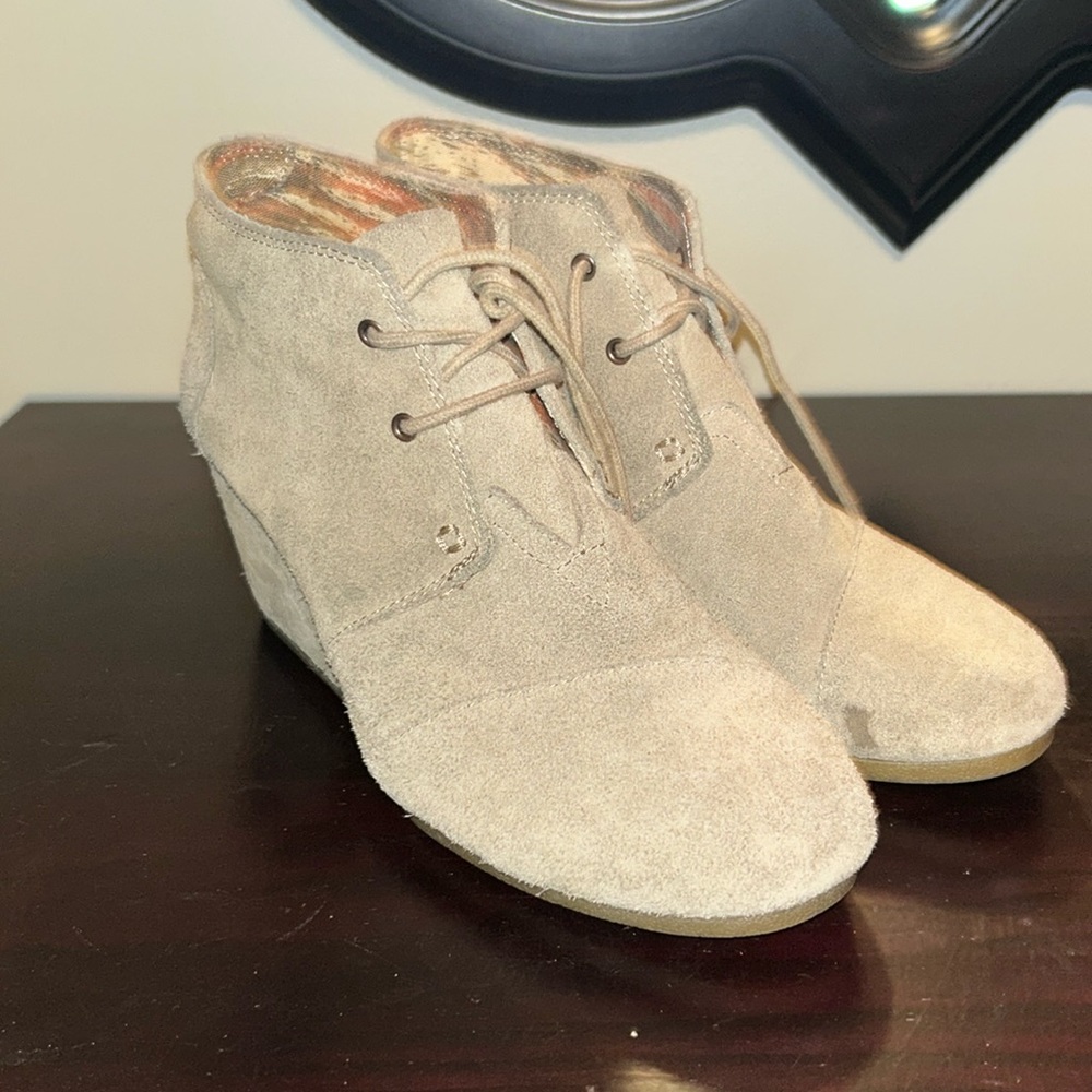 Tom’s Wedged Booties